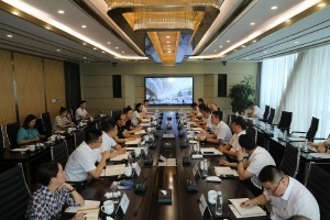 桐鄉(xiāng)政企聯(lián)動現(xiàn)場會開進振石、巨石，一如既往支持大企業(yè)穩(wěn)定發(fā)展！