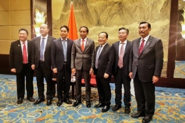 印尼總統(tǒng)佐科會(huì)見中國(guó)巨石總裁張毓強(qiáng)